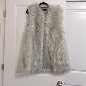 Brandon Thomas large gray faux fur vest
